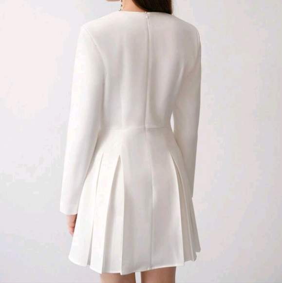 NOTCHED V NECK PLEATED DRESS - Picture 4 of 6